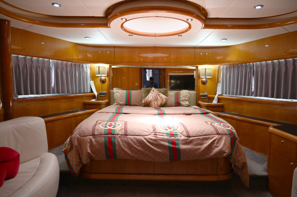 Sunseeker Luxury 90 ft Yacht 4