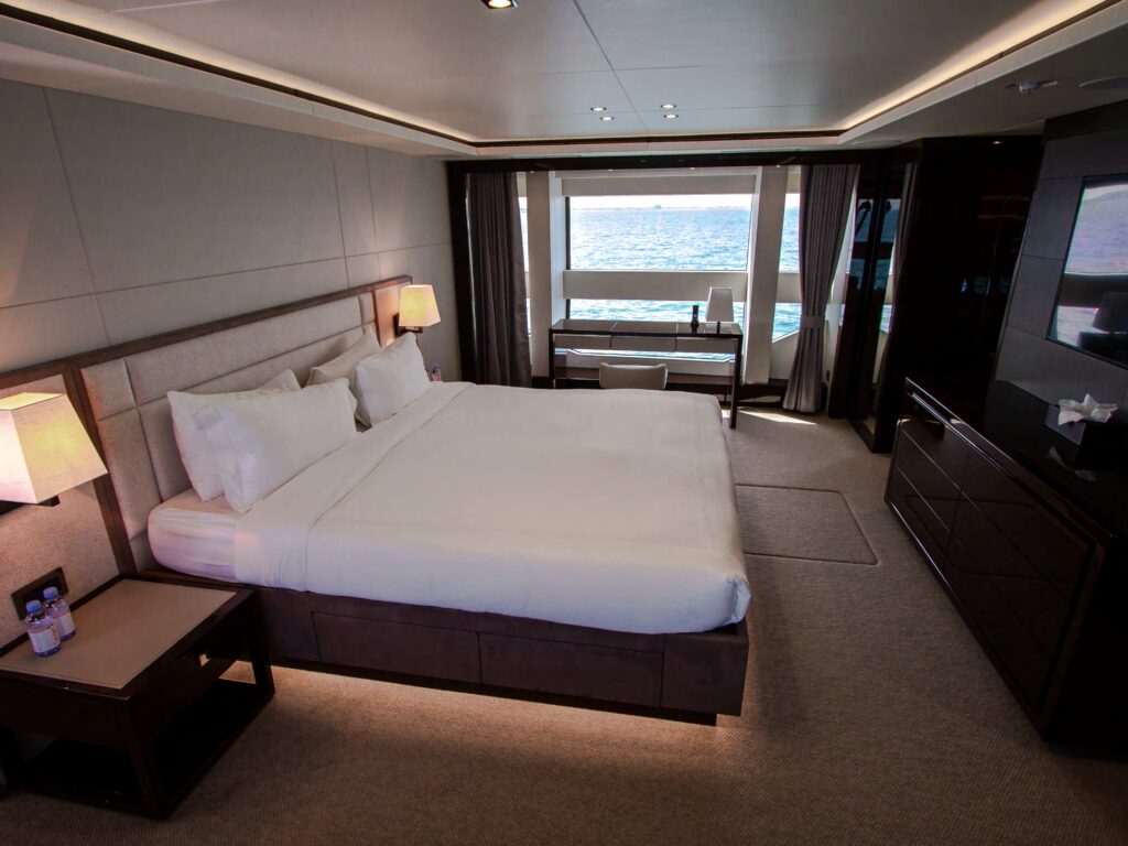 Legende Sunseeker Ultra Luxury 116 ft Yacht 4