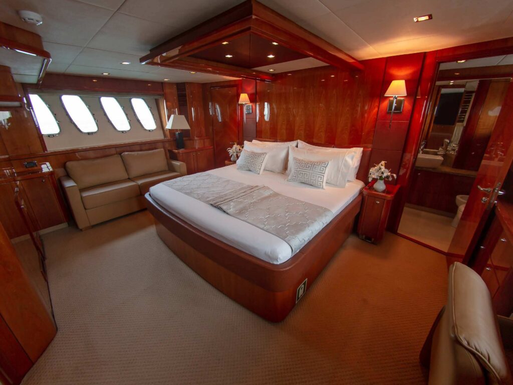 Notorious Luxury 90 ft Yacht 4